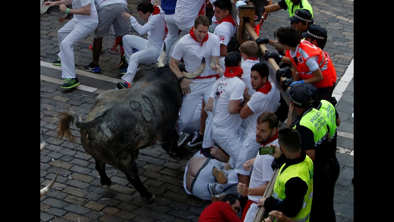 Ar trebui interzisele luptele cu tauri in Spania?