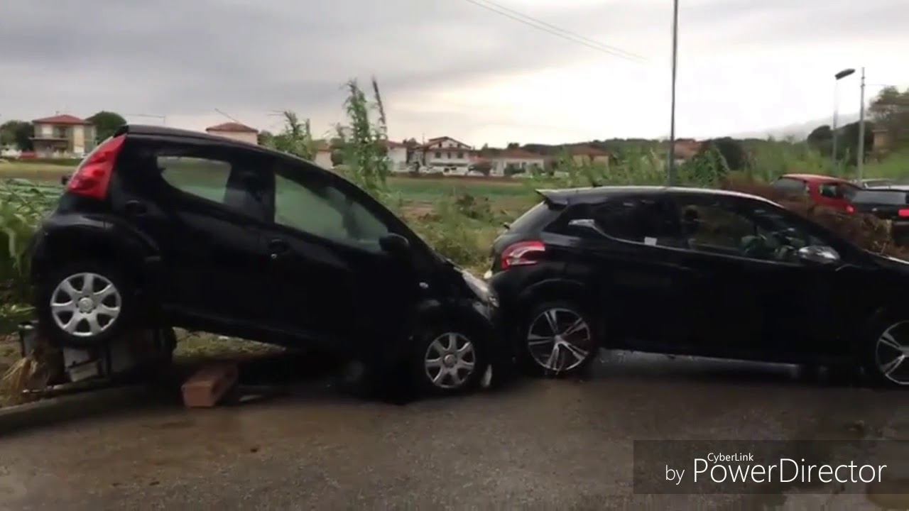 Imagini socante cu efectele bombei de apa din Toscana
