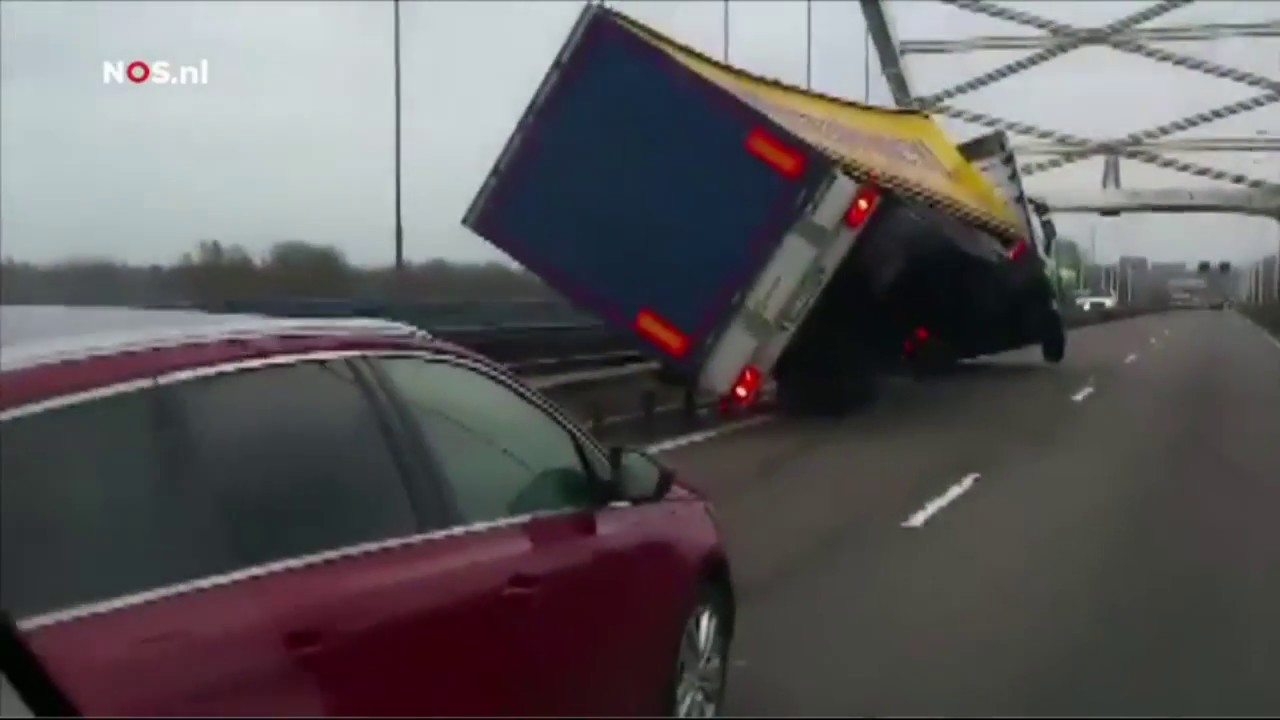 Imagini socante cu efectele furtunilor din Europa