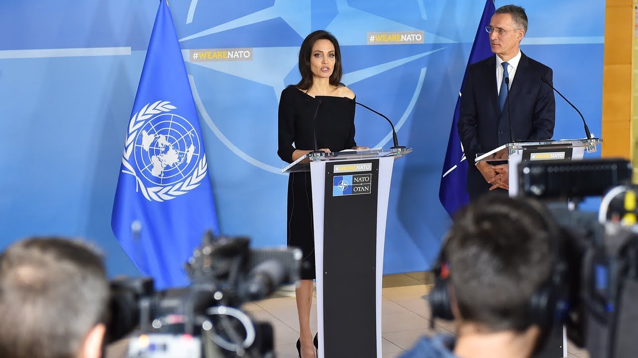 Cine a facut senzatie la Cartierul General al NATO