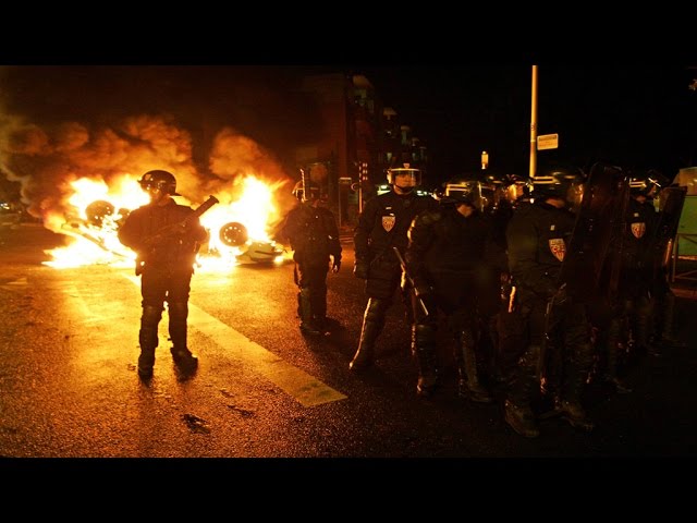 Parisul fumega din nou. Traditia revoltelor in Franta