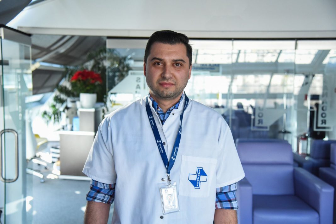 O durea genunchiul și nu se mai putea sprijini pe picior