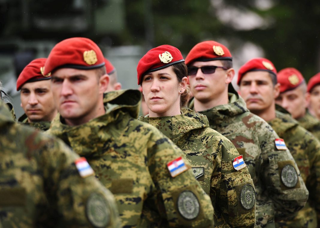 O ţară NATO reintroduce serviciul militar obligatoriu
