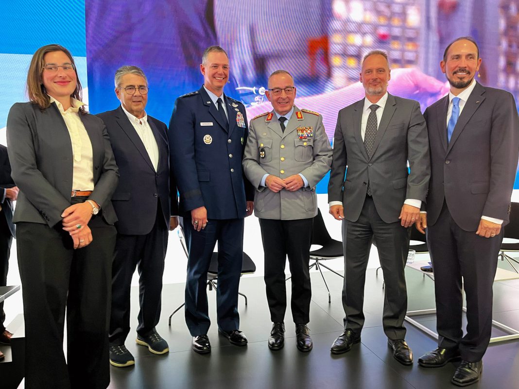 SACEUR : Avem nevoie de capabilităţi suplimentare NATO de lovire cu precizie la mare distanţă